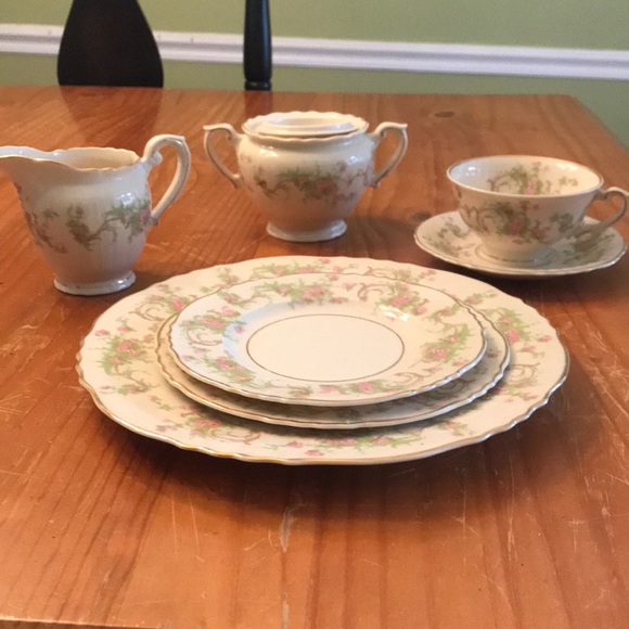 Vintage Syracuse China Federal Shape Dearborn Pattern.